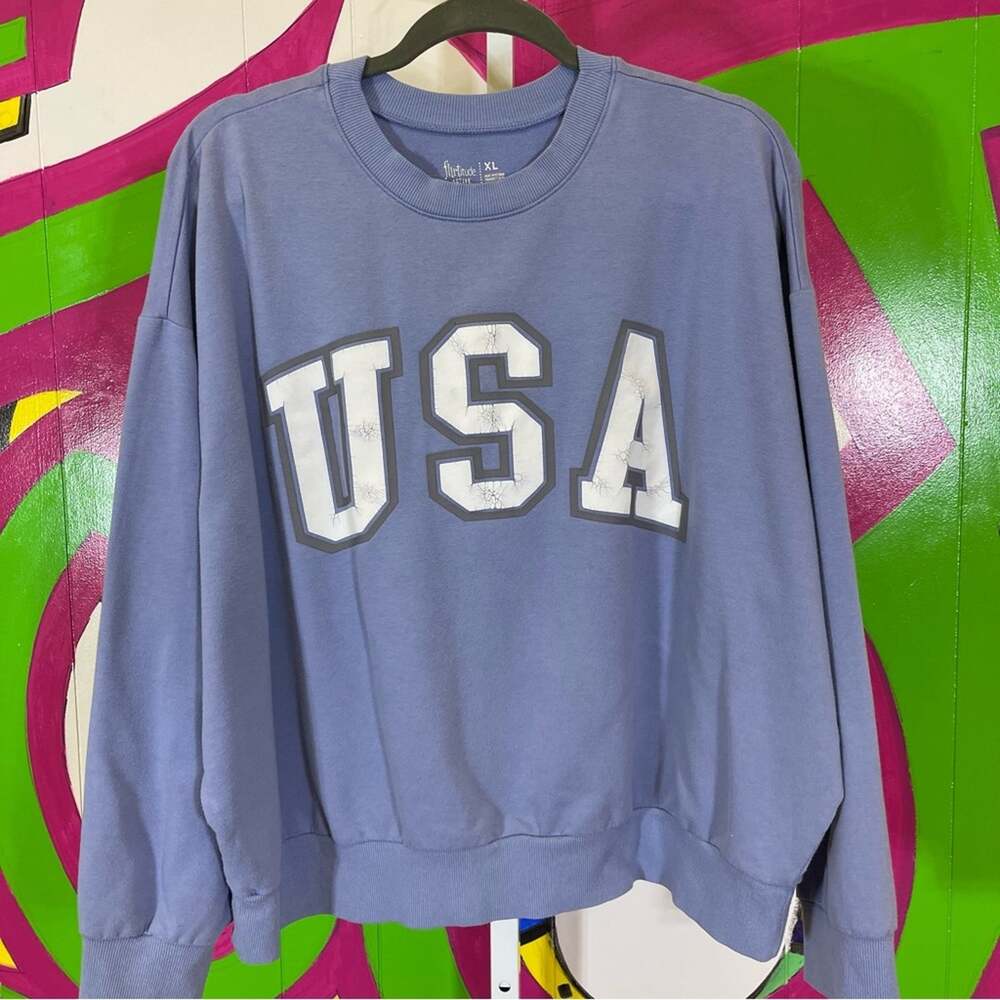 Flirtitude Active, USA Crewneck Sweatshirt. Size XL. In good used condition!